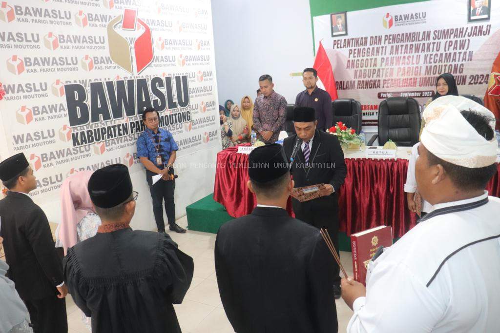 Ketua Bawaslu Kabupaten Parigi Moutong Lantik PAW Anggota Panwaslu Kecamatan